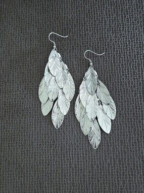 Textured Silver🤍 Dangling Leaves🍃 Earrings - NWOT